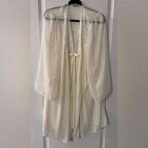#x482 Bali Studio Collection Ivory Lingerie Robe Lace & Satin Bow Accent Sleeves